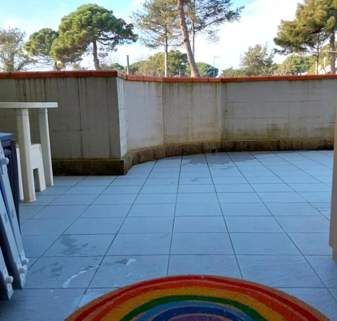 La Dolce Vita - Apartment With Shared Pool And Large Terrace ليدو ديلي نازيوني 0*,  إيطاليا